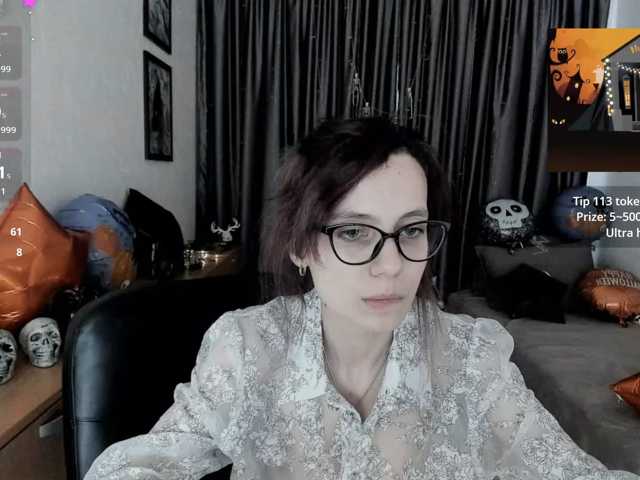MiniLussiya live cam on BongaCams
