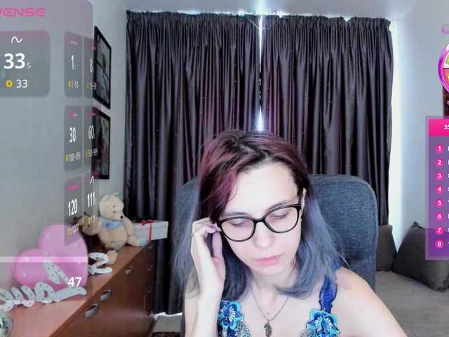 MiniLussiya live cam on BongaCams
