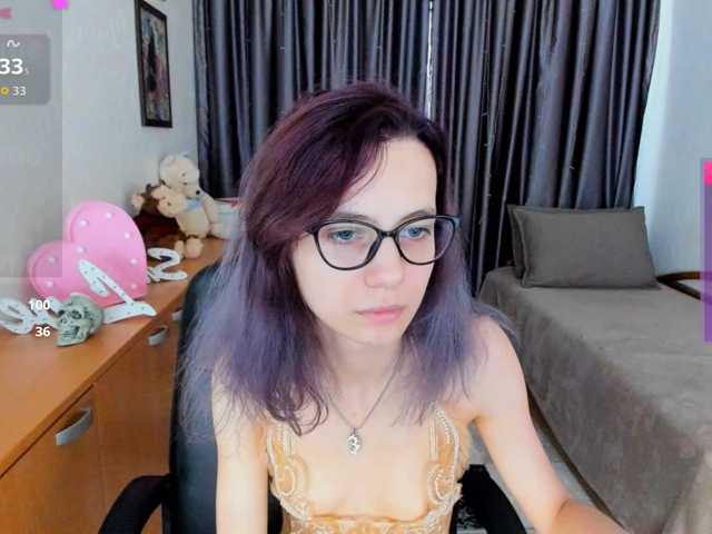 MiniLussiya live cam on BongaCams