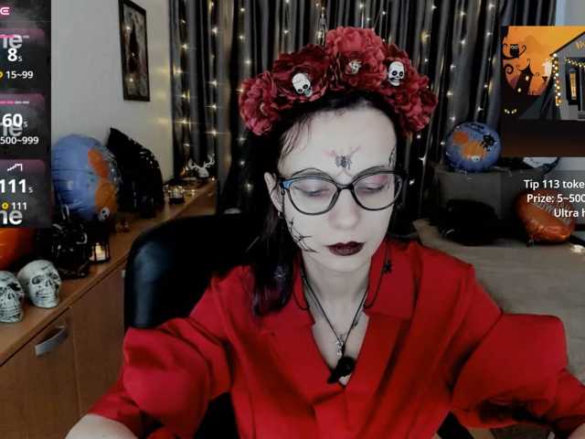 MiniLussiya live cam on BongaCams