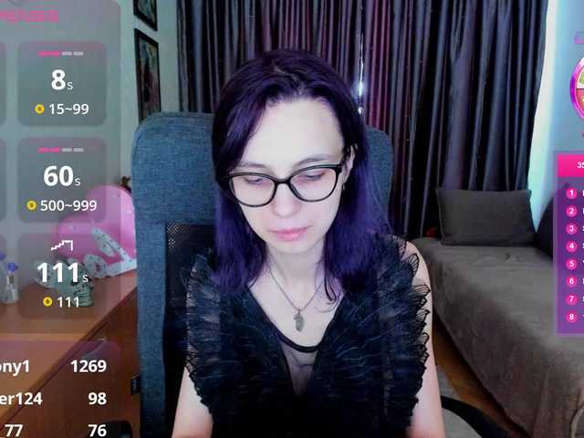 MiniLussiya — live female cam