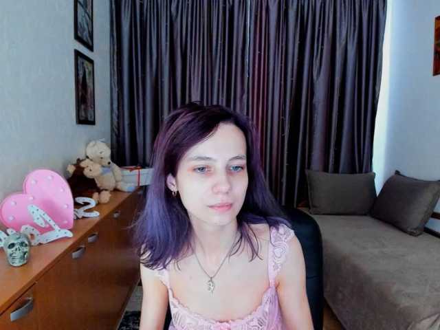 MiniLussiya live cam on BongaCams