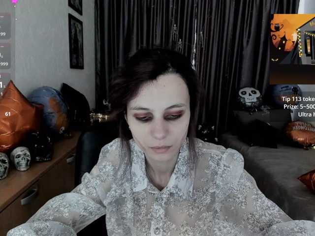 MiniLussiya live cam on BongaCams