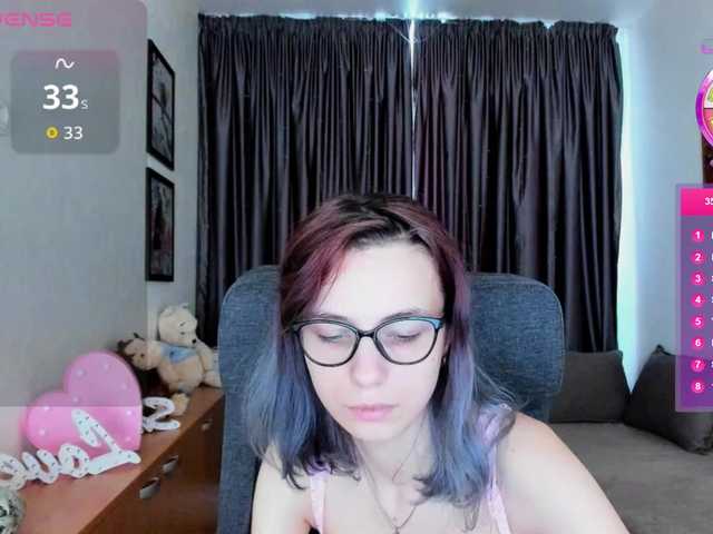 MiniLussiya live cam on BongaCams