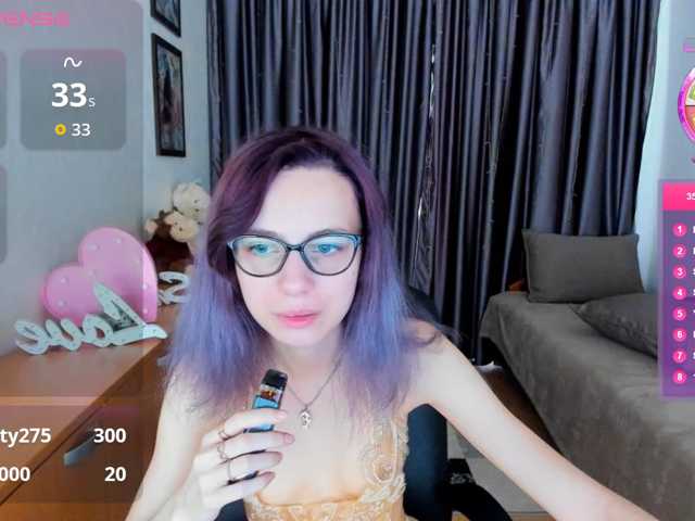 MiniLussiya live cam on BongaCams