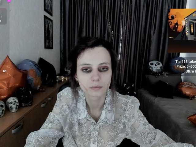 MiniLussiya live cam on BongaCams