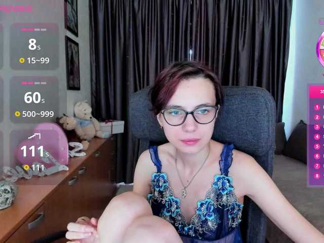 MiniLussiya live cam on BongaCams