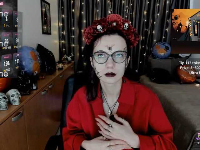 MiniLussiya live cam on BongaCams
