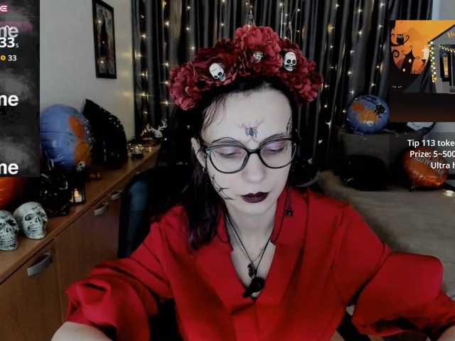 MiniLussiya live cam on BongaCams