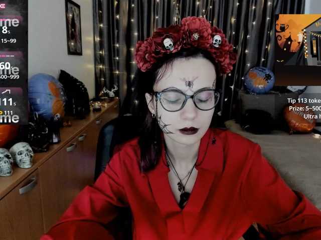 MiniLussiya live cam on BongaCams