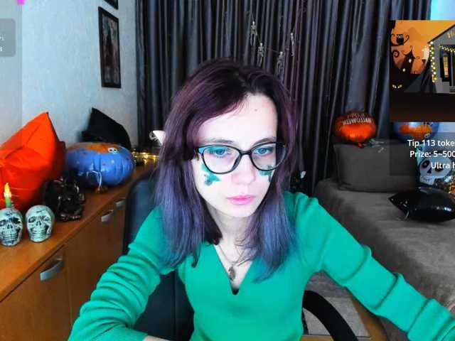 MiniLussiya live cam on BongaCams