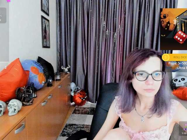MiniLussiya live cam on BongaCams