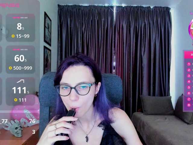 MiniLussiya live cam on BongaCams