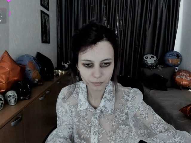 MiniLussiya live cam on BongaCams