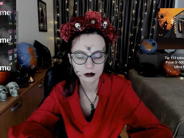 MiniLussiya live cam on BongaCams