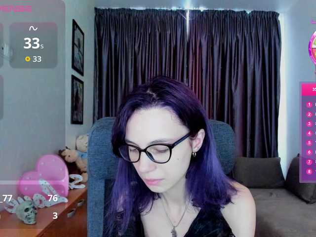 MiniLussiya — live female cam