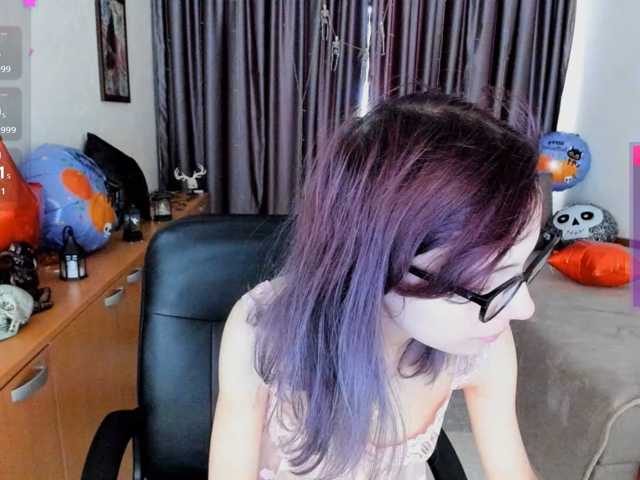 le modèle MiniLussiya est en webcam porno dans un show sur le site bongacams, il possède les tags suivants: White/Caucasian,Brunette,Shaved