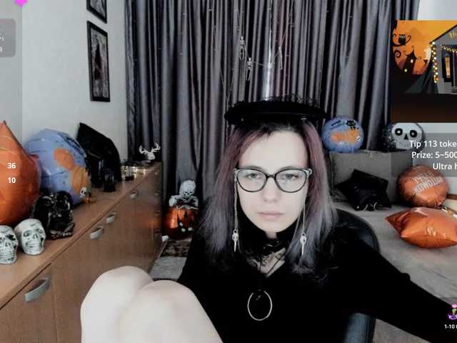 MiniLussiya live cam on BongaCams