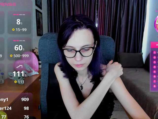MiniLussiya live cam on BongaCams