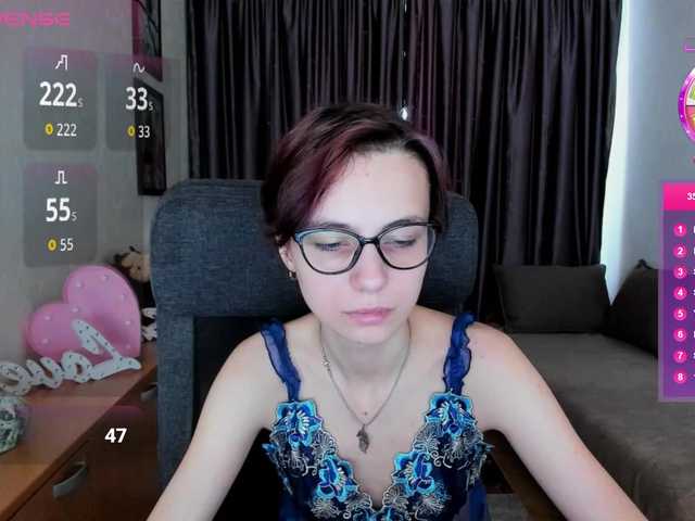 MiniLussiya live cam on BongaCams