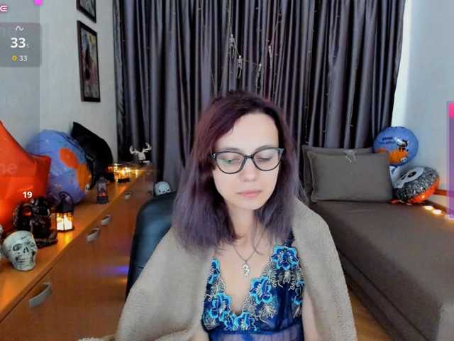 MiniLussiya live cam on BongaCams