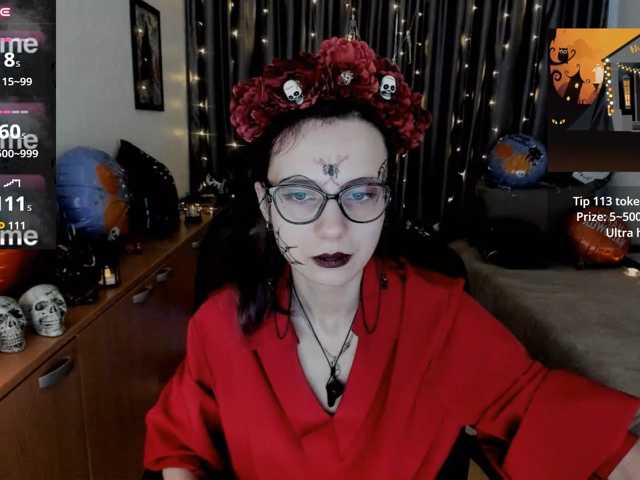 MiniLussiya live cam on BongaCams