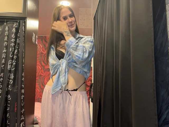 AudreaDede live cam