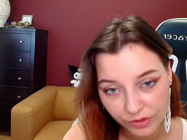 JuliaBlossom live cam on BongaCams