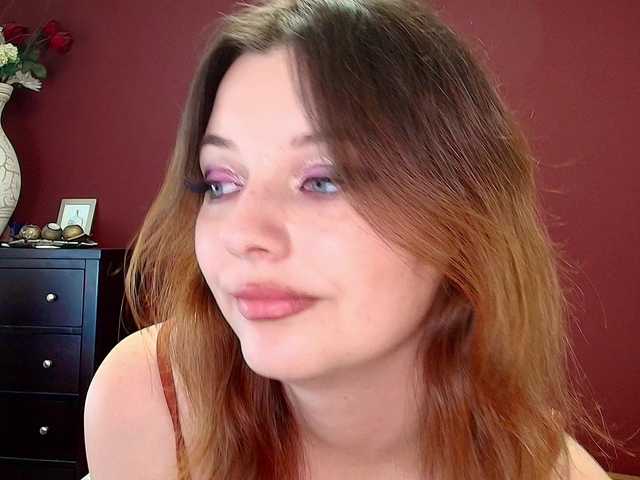 JuliaBlossom — live female cam