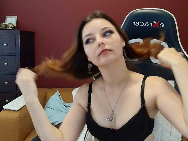 JuliaBlossom live cam on BongaCams