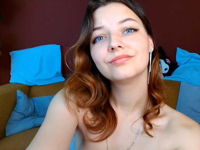 JuliaBlossom, en vivo ahora en BongaCams