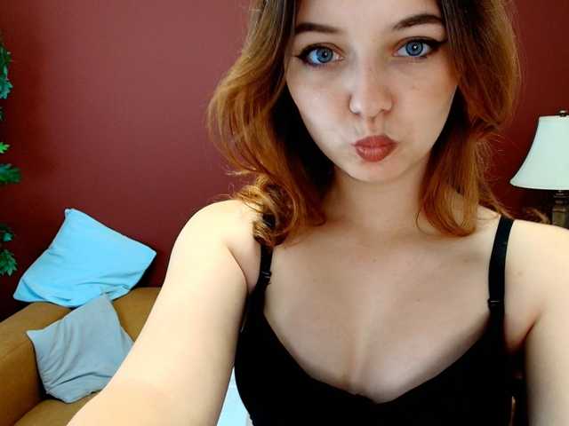 JuliaBlossom live cam on BongaCams