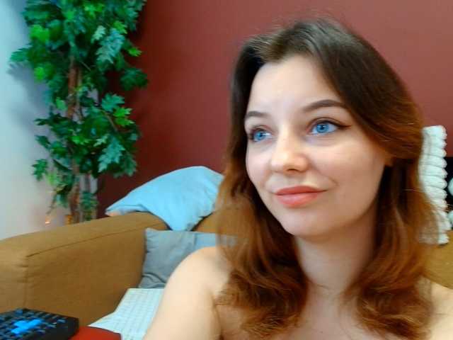 JuliaBlossom live cam on BongaCams