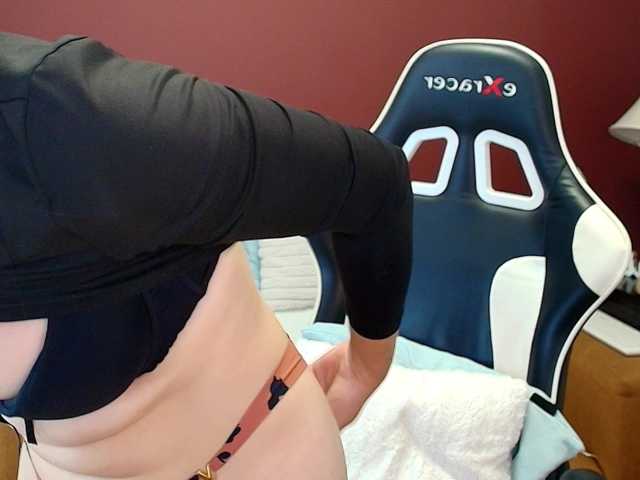 JuliaBlossom live cam on BongaCams