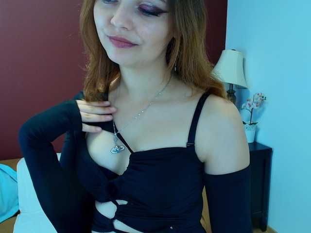 JuliaBlossom live cam on BongaCams