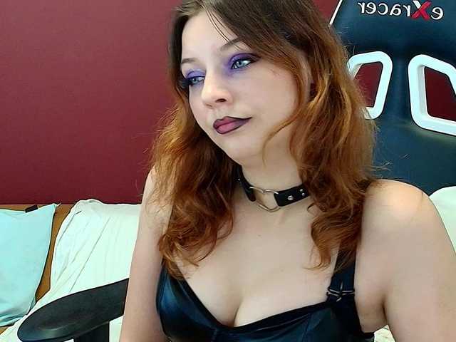 JuliaBlossom live cam on BongaCams