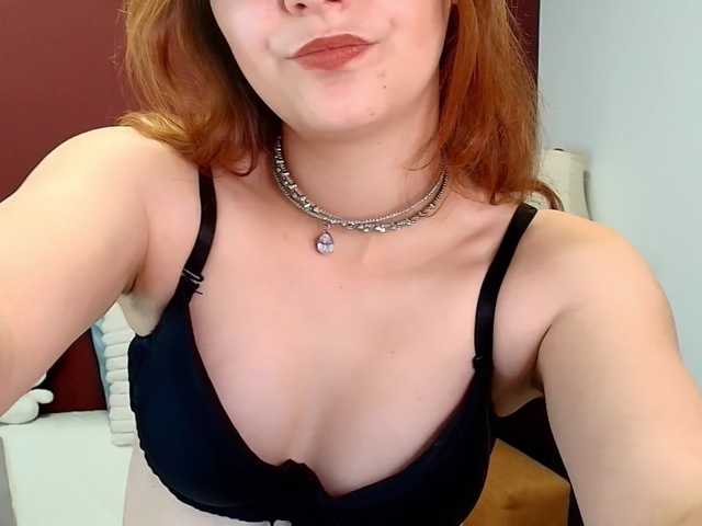 JuliaBlossom live cam on BongaCams