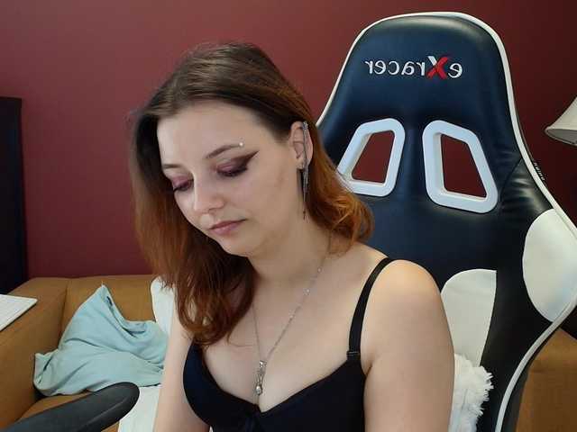 JuliaBlossom live cam on BongaCams