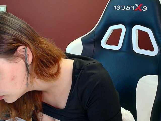 JuliaBlossom live cam on BongaCams
