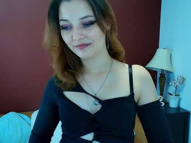 JuliaBlossom live cam on BongaCams