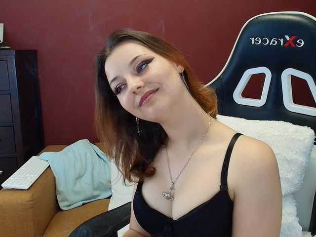 JuliaBlossom live cam preview