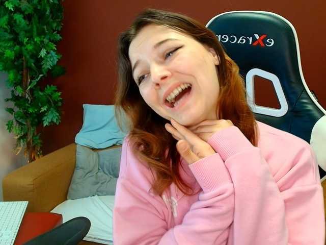 JuliaBlossom live cam on BongaCams