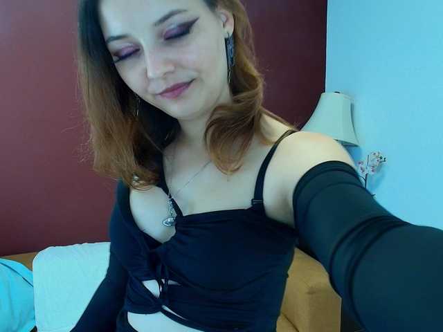 JuliaBlossom live cam on BongaCams
