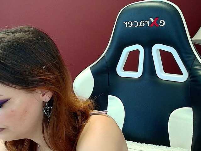 JuliaBlossom live cam on BongaCams