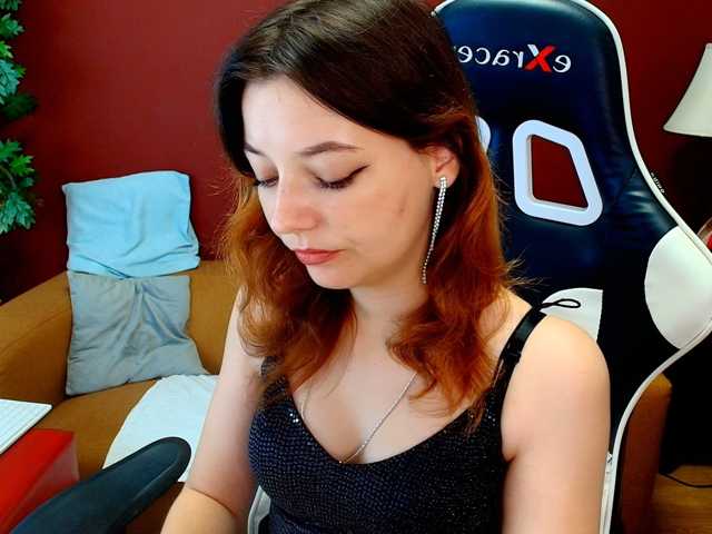 JuliaBlossom live cam preview