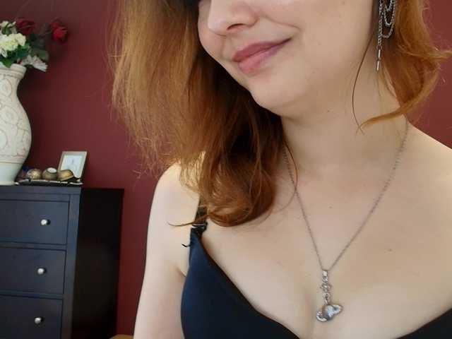 JuliaBlossom live cam on BongaCams