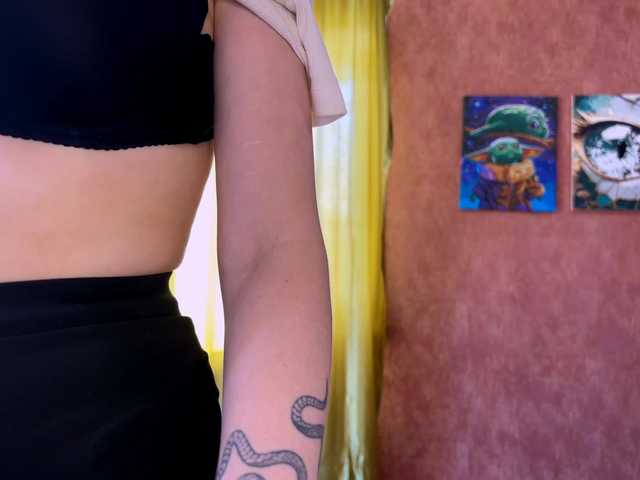 WhitleyClanin live cam preview