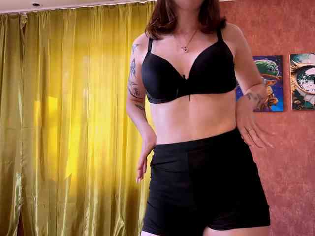 WhitleyClanin webcam