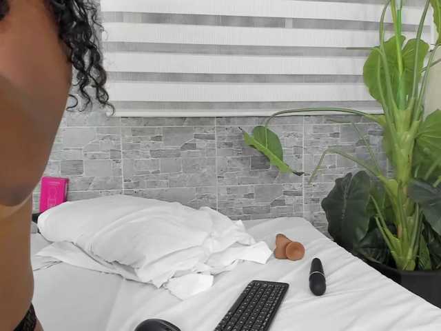 AteneaPercy live cam on BongaCams