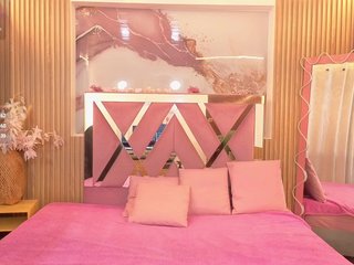 AUROORA-TAY Porn Show